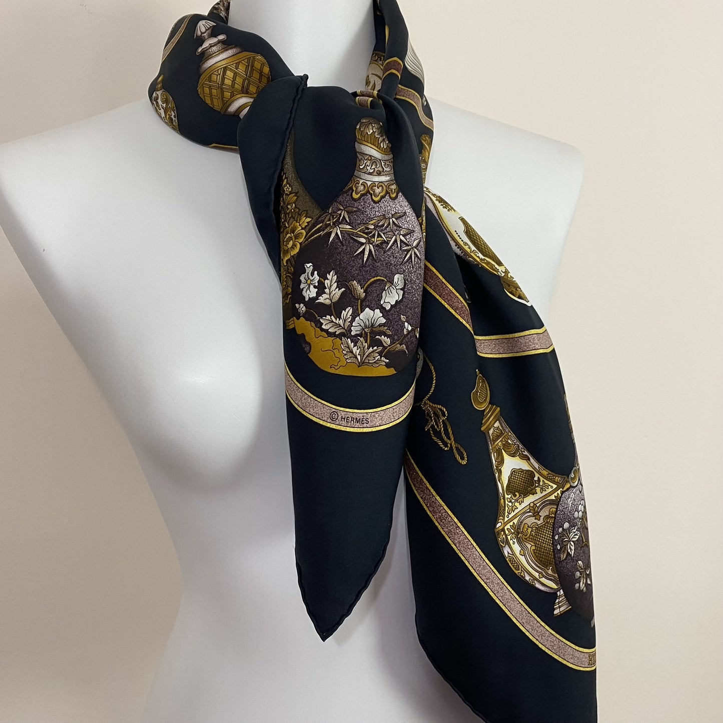 HERMES Silk Scarf - QU'IMPORTE LE FLACON - 90 cm Square - 5287