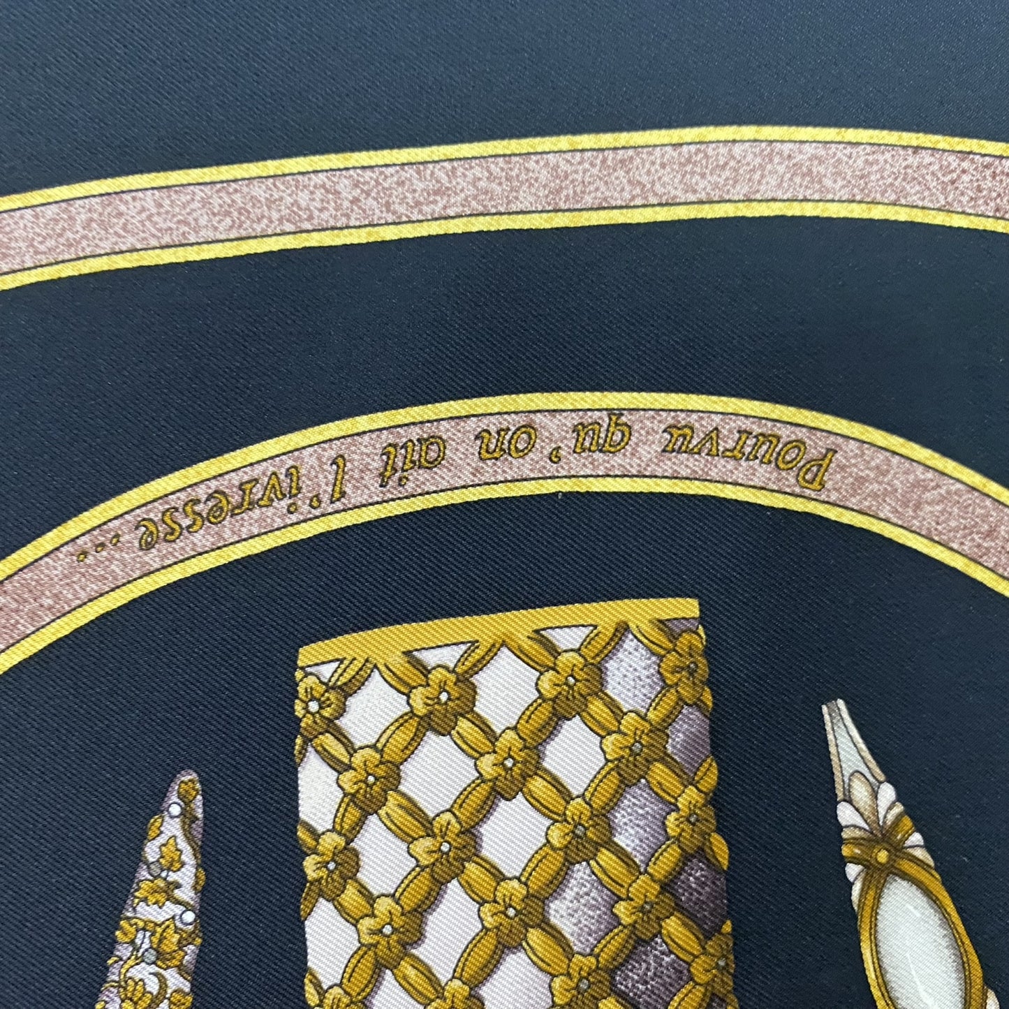 HERMES Silk Scarf - QU'IMPORTE LE FLACON - 90 cm Square - 5287