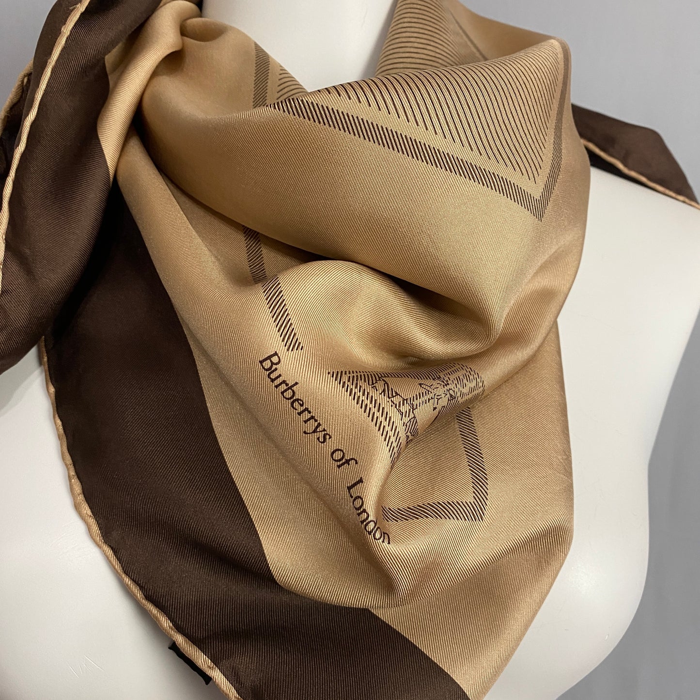 BURBERRY Silk Scarf - Classic Trench - 30" Square - 5501