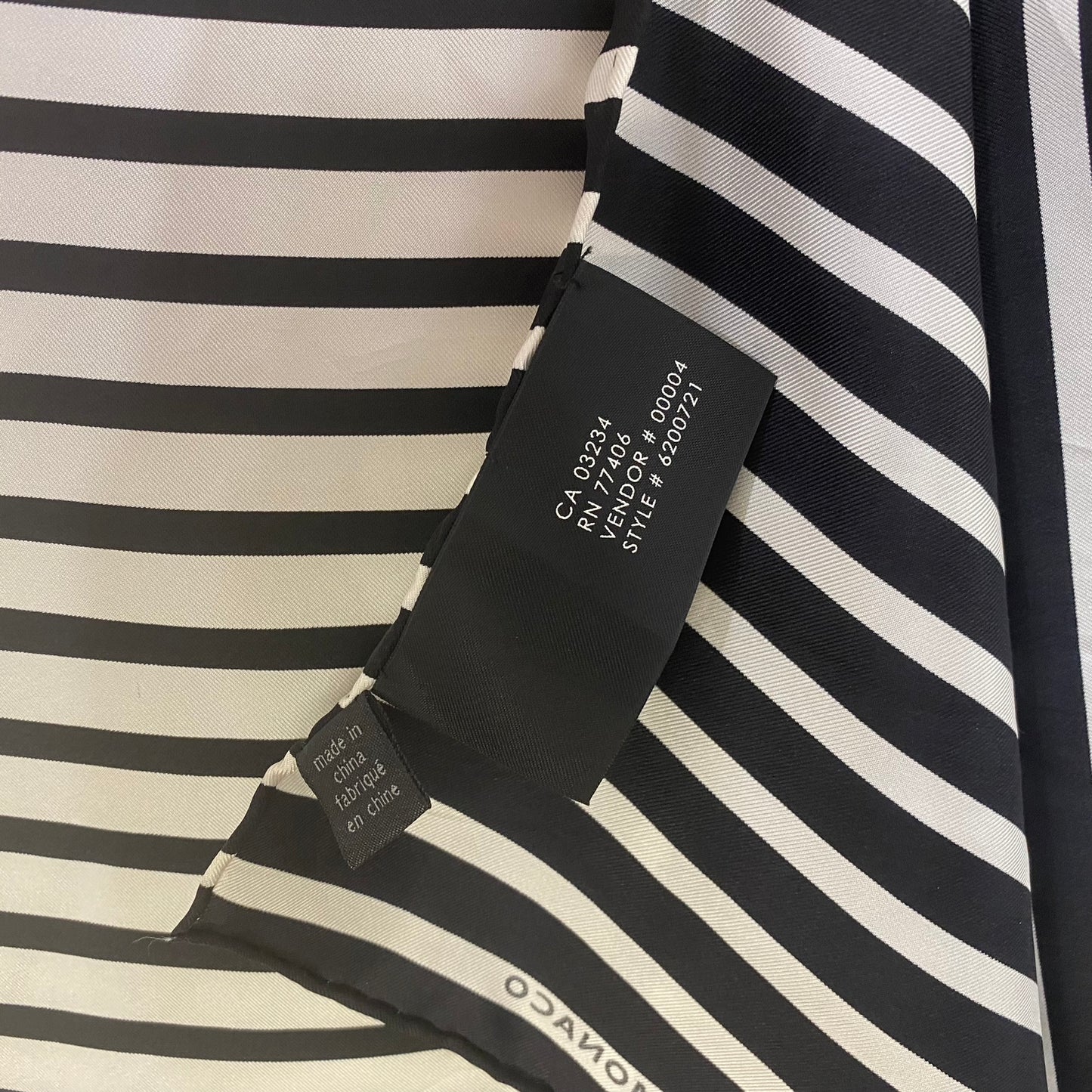 Club Monaco Geometric Silk Scarf - Square – 4947
