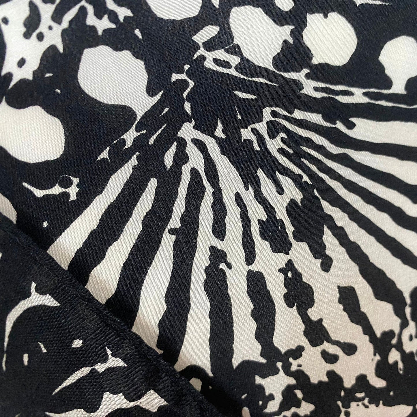 Vera Neumann Abstract Silk Scarf - Long – 5107