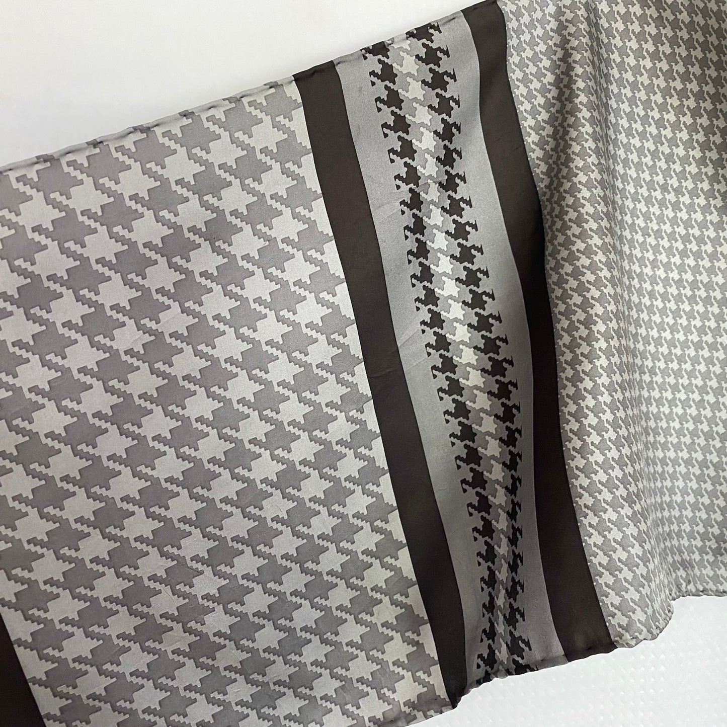 HOLT RENFREW Mens Designer Silk Scarf- Long - 5150