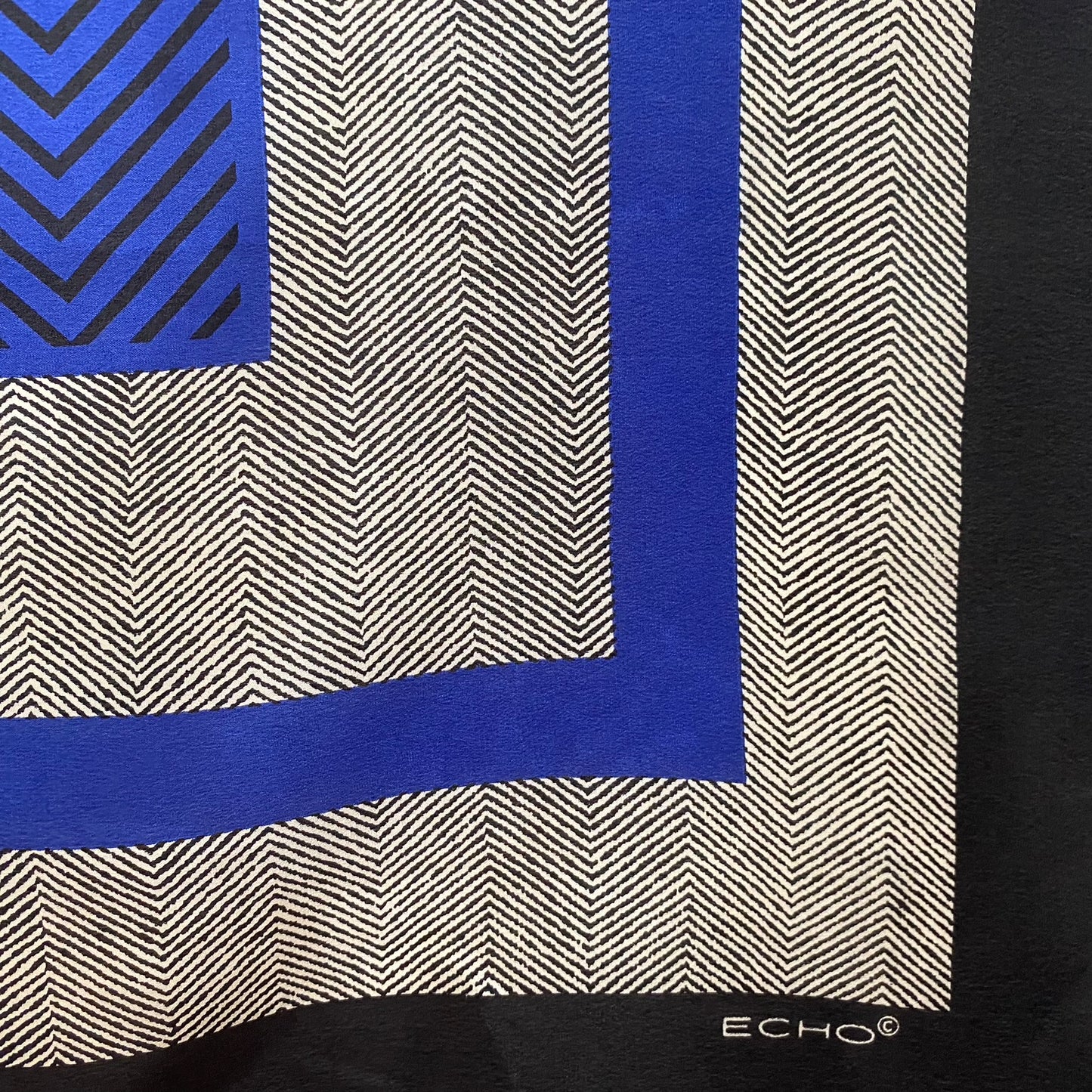 Echo Geometric Silk Scarf - Square – 5208